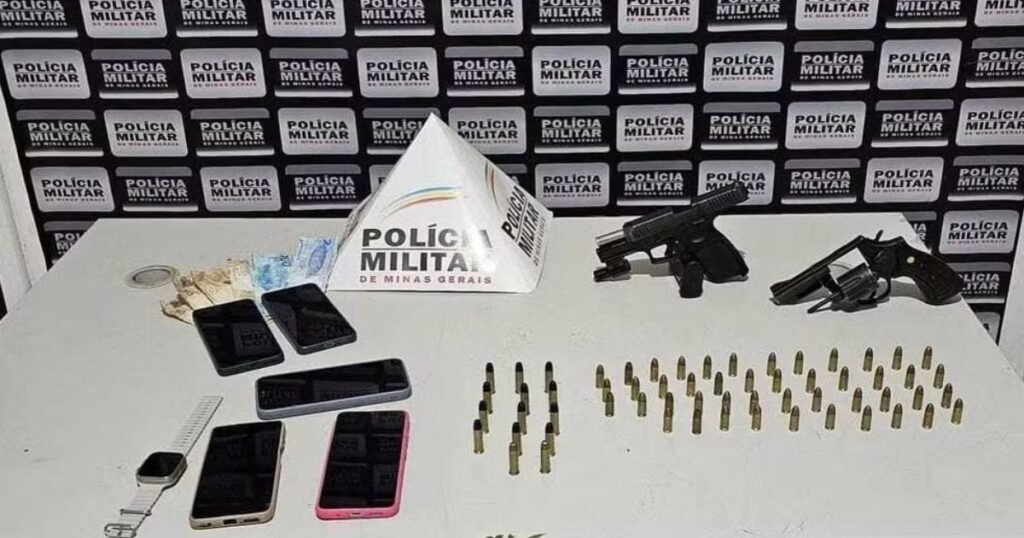 Viatura da polícia em operação que prendeu suspeitos armados em Várzea da Palma.