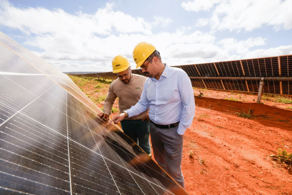 Painéis solares da usina da Cemig em Montes Claros, maior projeto solar da empresa no Norte de Minas.

