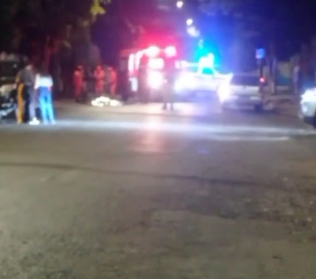 Viatura da Polícia Militar de Minas Gerais em patrulhamento noturno — caso de homicídio em Curvelo.