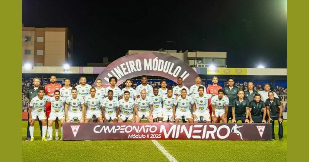 Torcida do North faz festa no Estádio José Maria Melo após conquista do Módulo II do Campeonato Mineiro 2025 contra a URT, em Montes Claros.