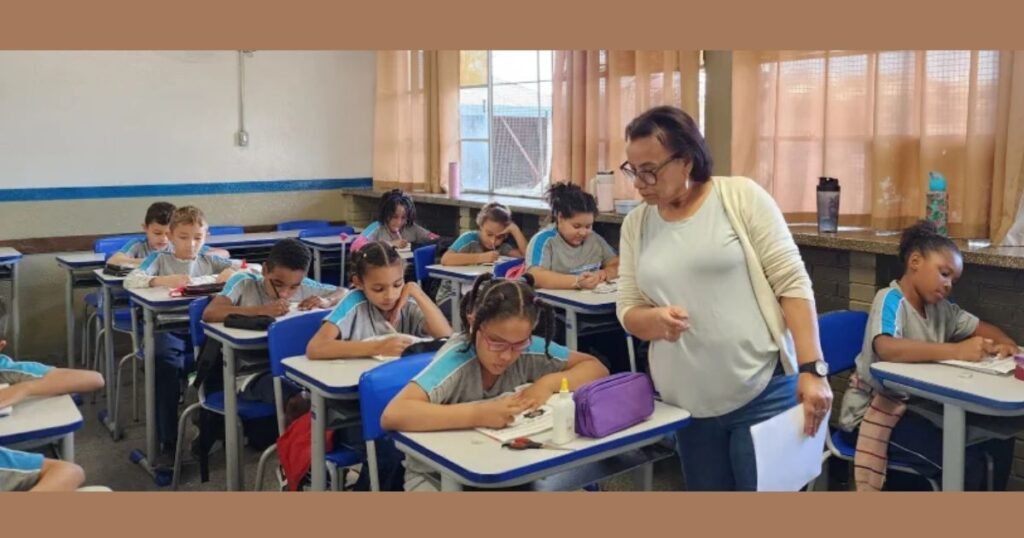 Anúncio oficial do Concurso Público com 13.795 Vagas na Educação de Minas Gerais, com informações sobre cargos, prazos e inscrições