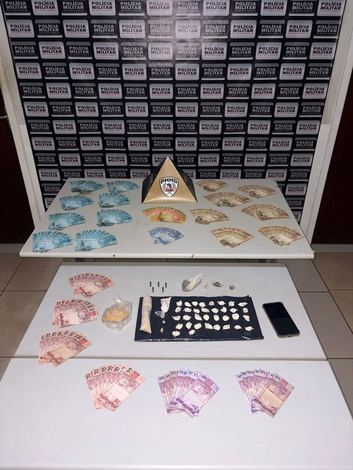 Tráfico de drogas Várzea da Palma: R$ 10 mil são apreendidos em operação policial