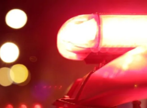 1 de 1Mulher perde a visão após ser atingida por garrafa em festa e homem é esfaqueado em briga dentro de bar, em Chapada Gaúcha — Foto: G1