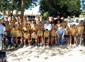 Prática de esporte em Montes Claros com atletas locais em ação, mostrando o crescimento das atividades esportivas na cidade.