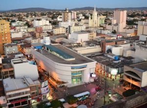 Gráfico mostra crescimento dos empregos em Montes Claros, com saldo positivo de contratações formais pelo quinto mês seguido
