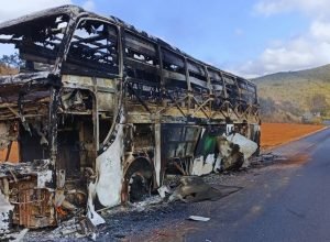 Trânsito parado na BR-251 após acidente grave que mobilizou resgate e causou lentidão no trecho entre Montes Claros e Salinas.