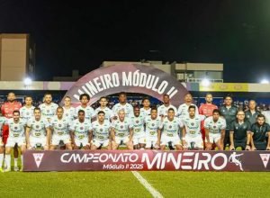 Torcida do North faz festa no Estádio José Maria Melo após conquista do Módulo II do Campeonato Mineiro 2025 contra a URT, em Montes Claros.