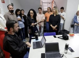 Professores enfrentam desafios no centro socioeducativo de Minas Gerais, buscando melhores condições para educação e apoio aos jovens.