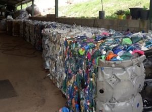 Banner do curso de Coleta Seletiva em Minas Gerais com inscrições abertas até 13 de agosto. Imagem mostra ícones de reciclagem e resíduos.