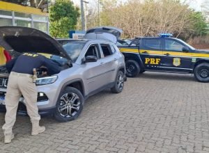 1 de 1Carro foi abordado no posto da PRF — Foto: Polícia Rodoviária Federal/ Divulgação