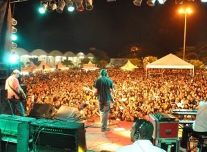 1 de 1Artistas durante apresentação — Foto: Fábio Marçal/Prefeitura de Montes Claros