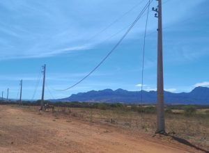 1 de 2Local onde os cabos foram cortados — Foto: Polícia Militar